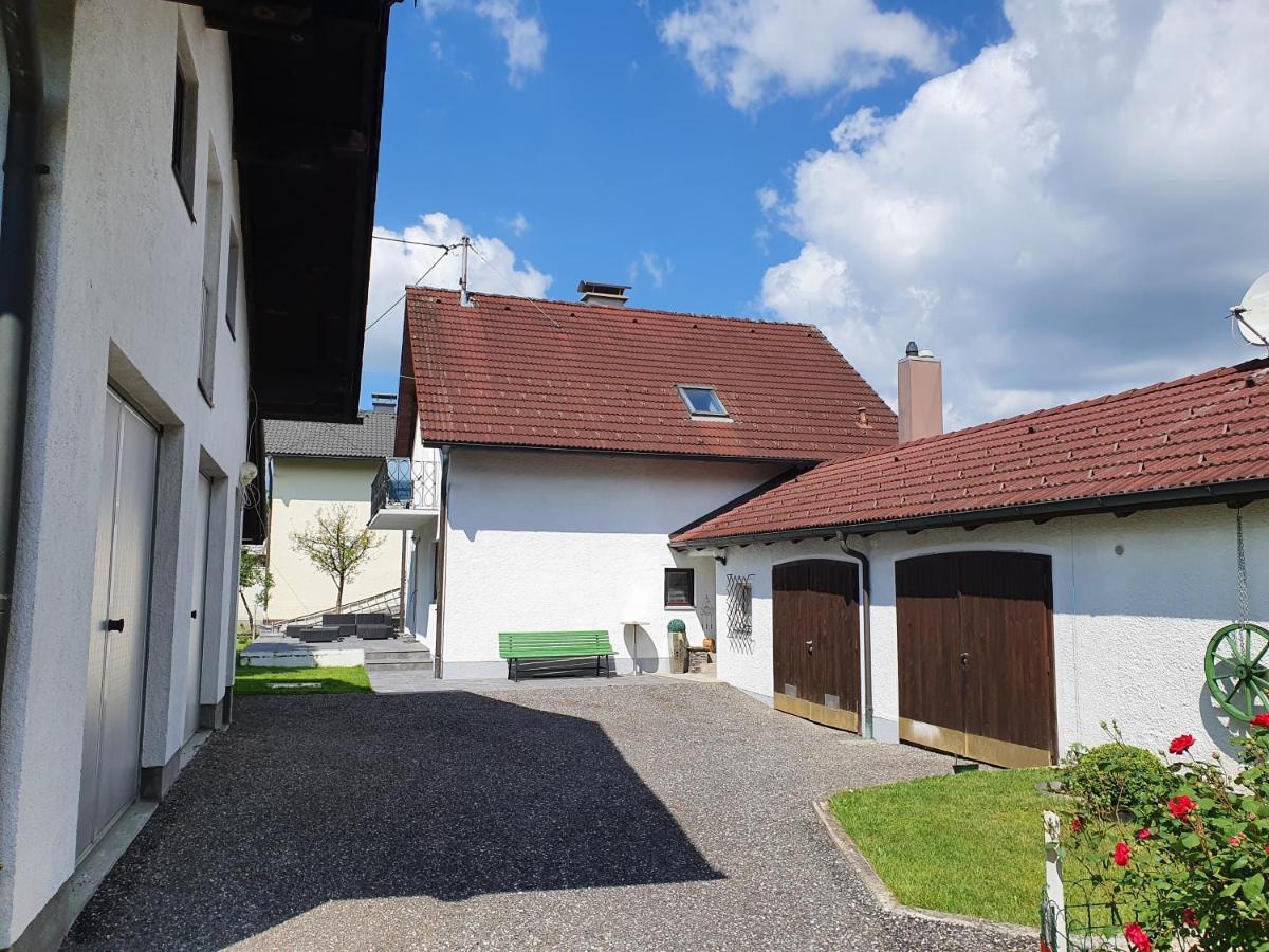 Bogi'S Ferienhaus - Pension Laakirchen Buitenkant foto