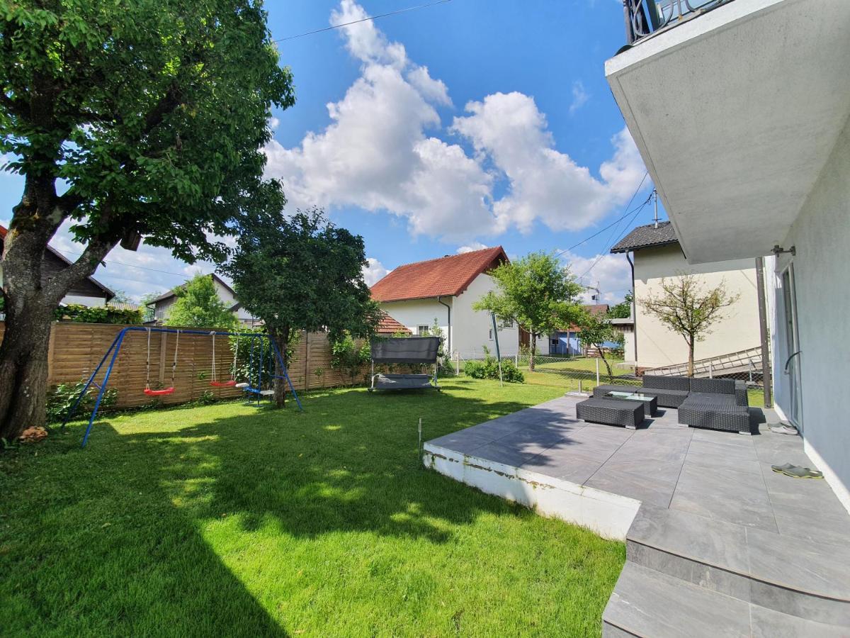 Bogi'S Ferienhaus - Pension Laakirchen Buitenkant foto