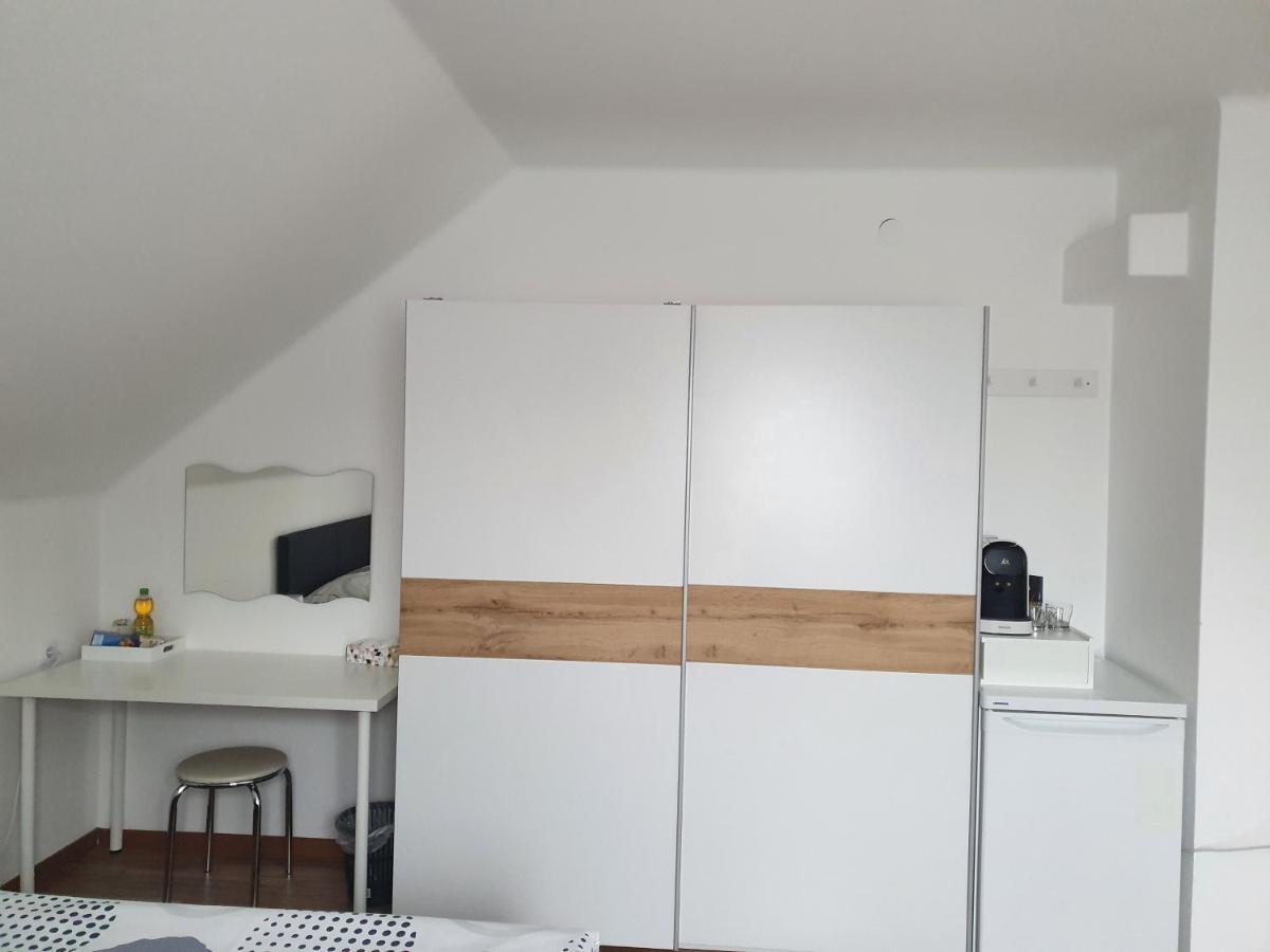 Bogi'S Ferienhaus - Pension Laakirchen Buitenkant foto
