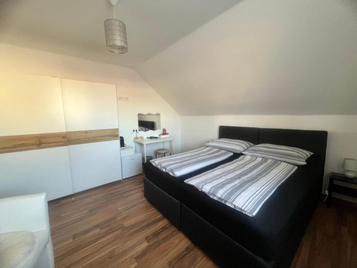 Bogi'S Ferienhaus - Pension Laakirchen Buitenkant foto